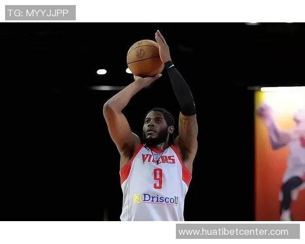 文班成为防守焦点火箭球员对他表现出色12投8中